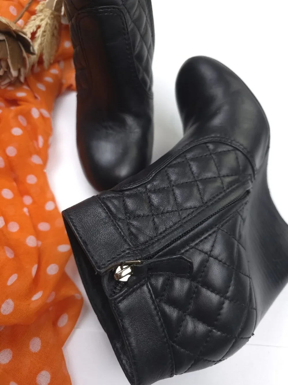 Tory Burch Quilted Leather Ankle Bootie in Black Sz 7½m